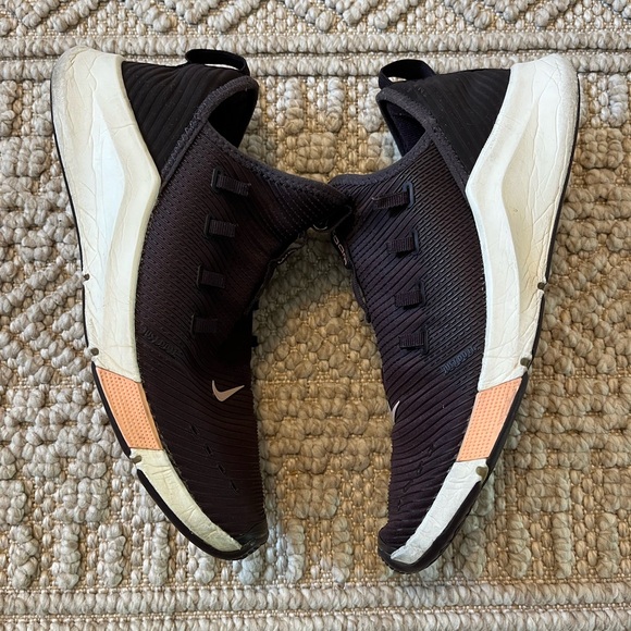 Nike Zoom Sneakers - Picture 2 of 7